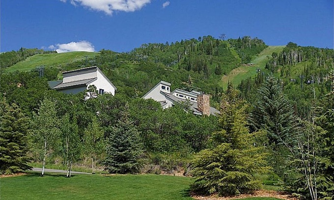 Steamboat Springs House | PowderDayz Chalet - Private Hot Tub w/Views, Pet Friendly, Garage, Ski In/Out