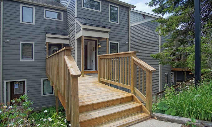 Snowshoe Condo | Powderidge 40: Slope Side, Sleeps 9 Full Kitchen