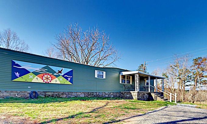 Weaverville House | POWER/WATER/INTERNET! Sunset/sunrise views, pets, firepit, trail, jacuzzi tub!