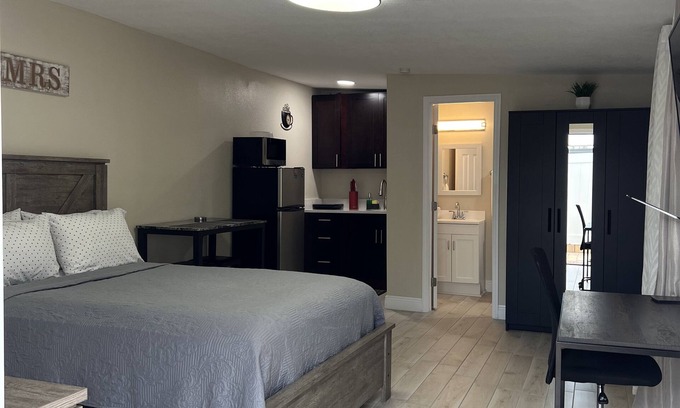 Egypt Lake-Leto Apartment | Powhatan suite 3 just 5 mins away from Raymond James Stadium