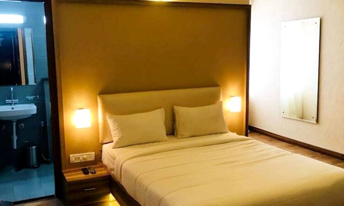 Stage 1 Hotel | PPH Living EDEN PARK HOTEL INDIRA NAGAR