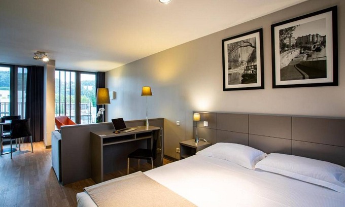 9th Arrondissement Apartment | Près du métro Gare de Vaise | Chambre cosy + WiFi