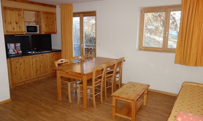 Saint-Pierre-de-Clages Apartment | Pracondu 1 405 - OUTDOOR & FUN apartment 6 pers