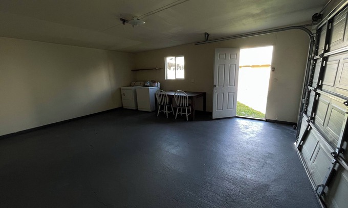Wilshire House | Practical & Cozy 2Bed/1Bath Unit
