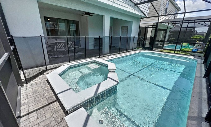 Lake Buena Vista House | Prague Village - South Facing Pool & Spa! Free Resort Access.