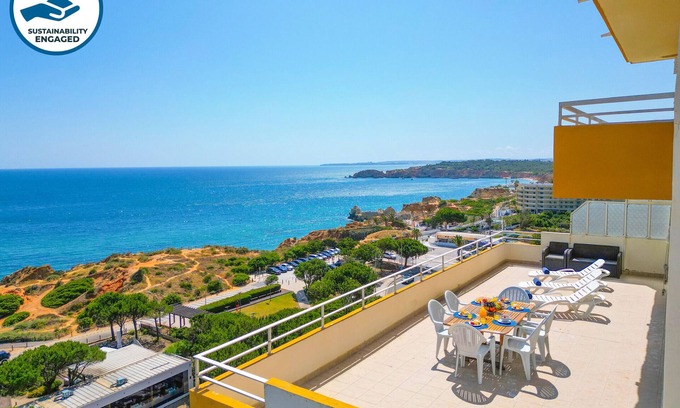 Praia da Rocha Apartment | Praia da Rocha Retreat: Terrace & Ocean View