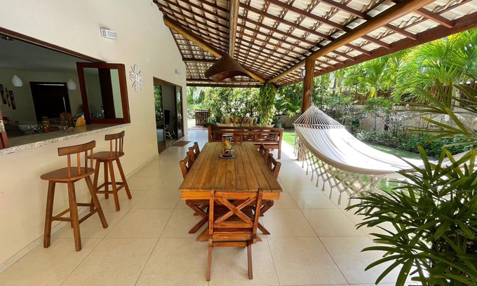Acu da Torre House | Praia do Forte, cozy house with 4 bedrooms, swimming pool, wi-fi and gourmet area,
