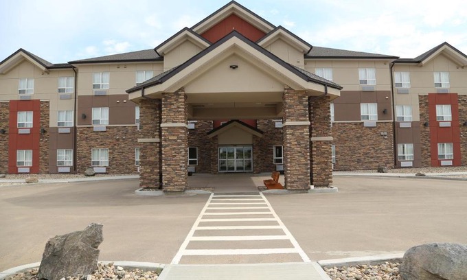 Macklin Hotel | Prairie Moon Inn & Suites Macklin