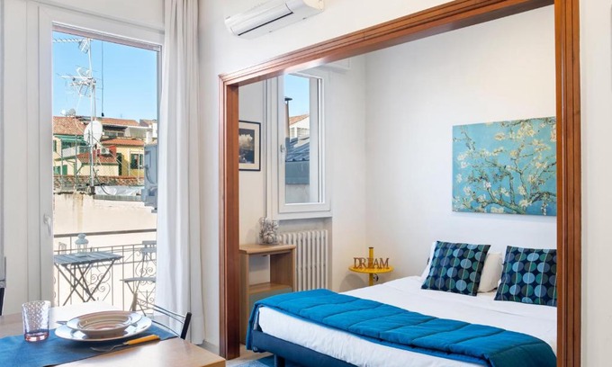 Historic Centre Apartment | Prato della Valle Red & Blu Studios