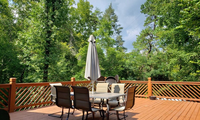 Gatlinburg - Pigeon Forge House | Praying Cowboy 2BR 1BTH 1 Mile to Gatlinburg 2 Miles to Pigeon Forge