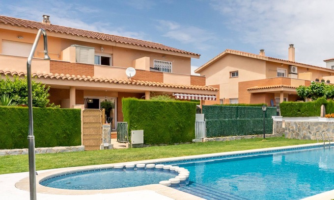 Miami Platja House | PRECIOSA CASA CON PISCINA EN MIAMI PLATJA CERCA DE PORT AVENTURA
