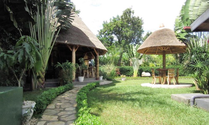 Entebbe House | Precious Guesthouse