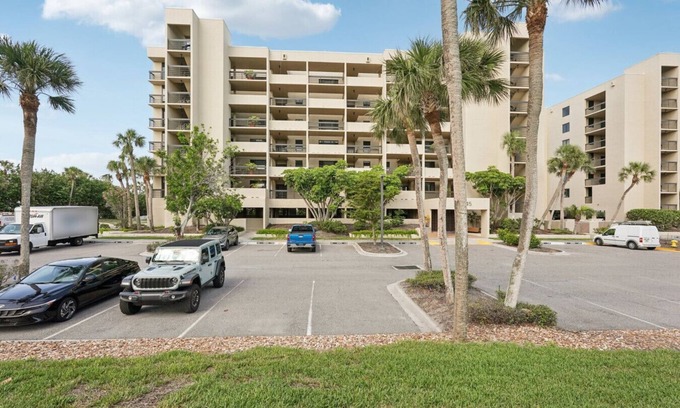 Longboat Key Apartment | Precise Realty presents Coastal Bliss on Longboat