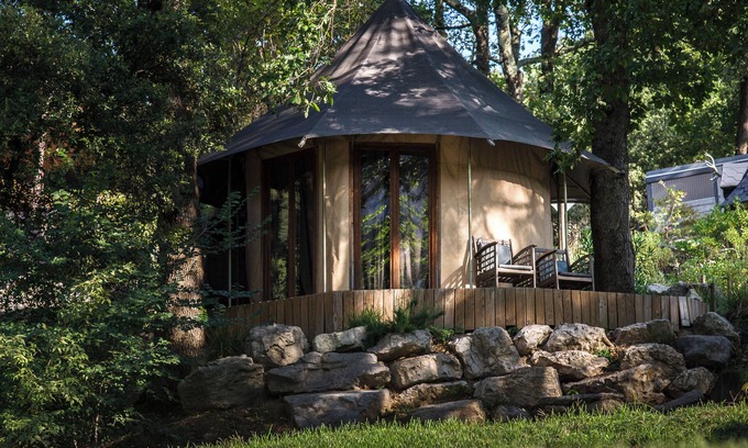 Vallon-Pont-d'Arc Hotel | Prehistoric Lodge