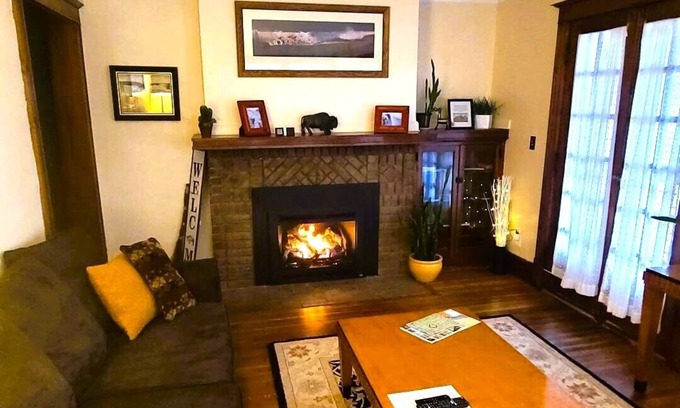 Downtown Niagara Falls House | PREMIER 5 min walk to Niagara Falls State Park w/FIREPLACE & Central A/C