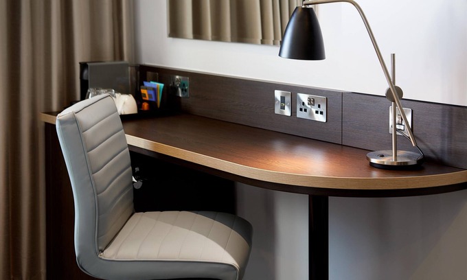 Chippenham Hotel | Premier Inn Chippenham