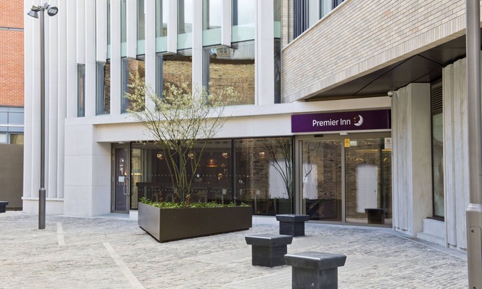 Chaucer Hotel | Premier Inn London Southwark - High St