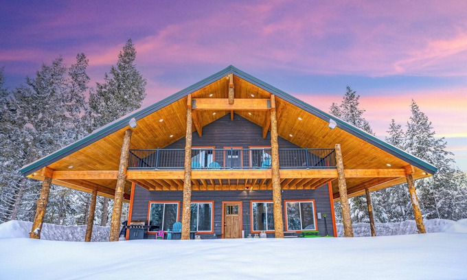 Island Park Cabin | Premier Island Park Retreat - 6 BR, Climbing Wall, Game Room, Sleeps 15, Garage