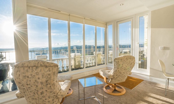 Torquay City Centre Apartment | Premier one bed sea view apartment with balcony