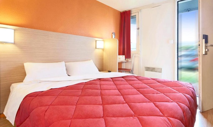 Plaisir Hotel | Premiere Classe Plaisir
