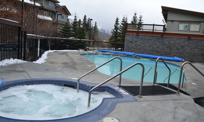Canmore Condo | Premium 2 Bedroom, 2 Bath Condo w/central Air Conditioning- Lodges at Canmore