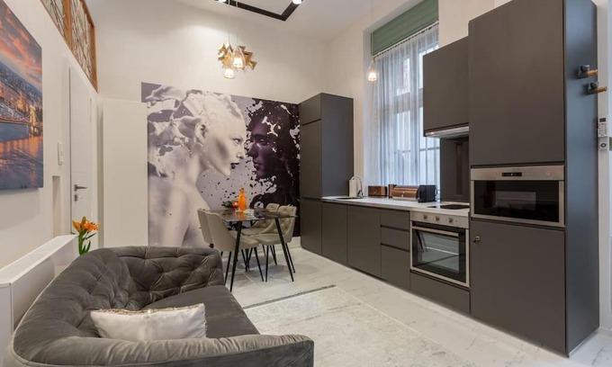 Erzsebetvaros Apartment | Premium Apartment by Hi5-King street's Luxury