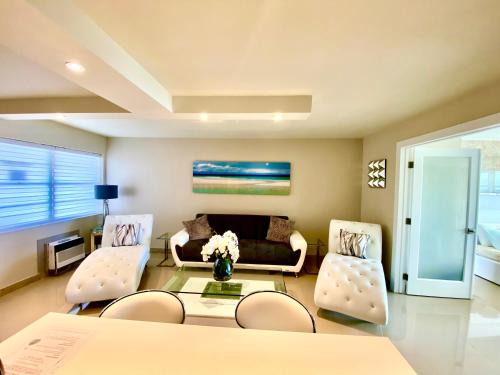 North Bay Village Apartment | Premium Modern waterfront apartment with Miami Skyline view on the bay 5 mins drive to Miami Beach with free parking