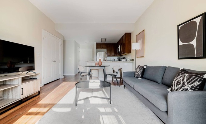 North Bethesda Apartment | Premium North Bethesda 1BR w/Gym, Rooftop Pool & W/D, by Blueground