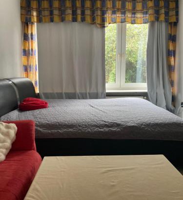 Mittelmeiderich Apartment | Premium Ruhiges ganzes Apartment 90 m 2 Schlafzimmer große Küche Wohnzimmer