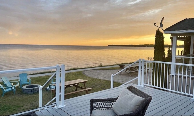 Sherkston Cottage | PREMIUM Sherkston Shores BEACHFRONT Property in Wyldewood