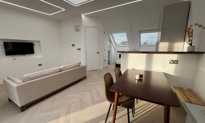 West Harrow Apartment | Premium Studio in Harrow - Greater London