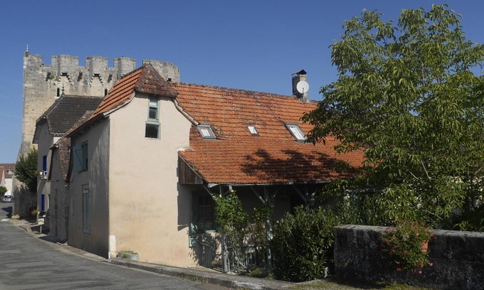 Rudelle House | Preserved, authentic house on the edge of a park in a Bastide in the Lot department