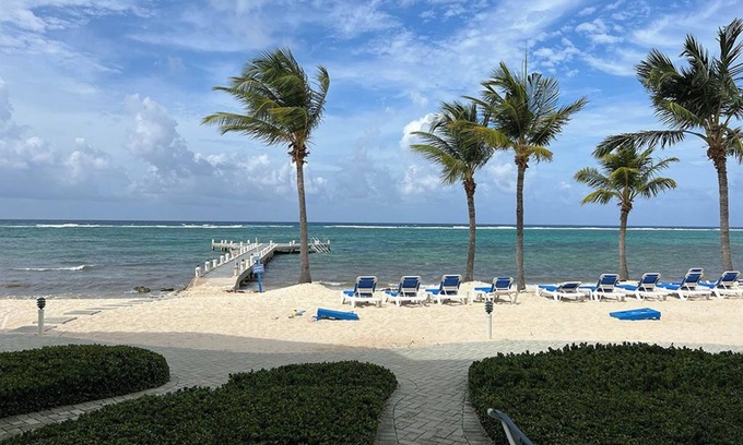 Colliers Bay Condo | President's Wk-Oceanfront spacious beautiful Studio apartment with private patio