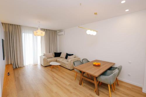Vake-Saburtalo Apartment | Prestige Living-Luxe 2BR near Lisi Lake
