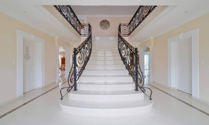 Villeneuve-le-Comte Villa | Prestigious villa with heated indoor pool at the gateway to Disneyland!
