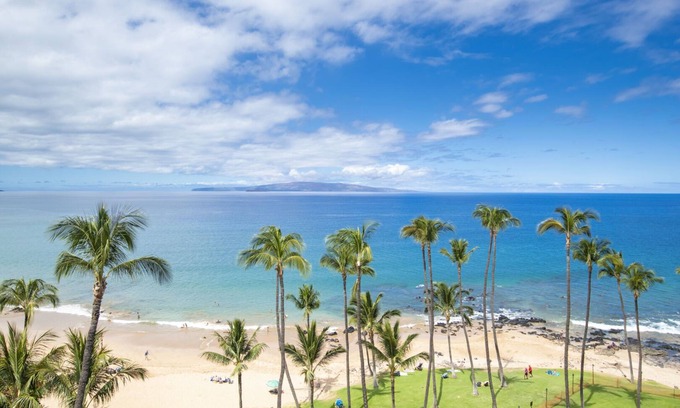 Kihei Condo | Prestigious oceanfront condo, perfect location