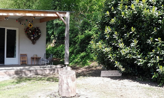 Saint-Quentin-sur-le-Homme House | Pretty Charming Cabin In A Landscaped Garden In The Bay Of Mont-Saint-Michel