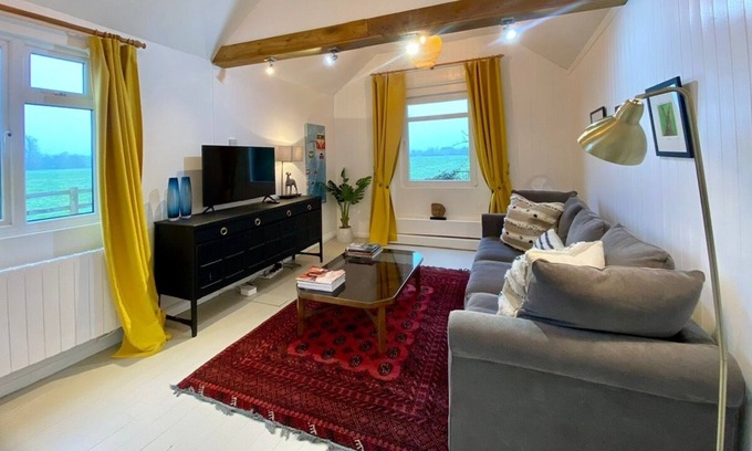 Swindon Cottage | Pretty 1 Bedroom Cottage Near Cirencester