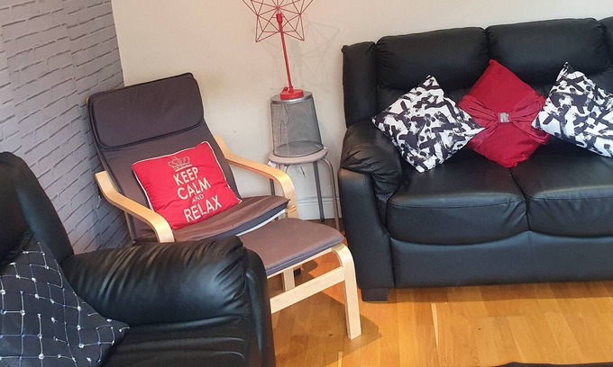 South Harrow Apartment | Pretty 4 Double Bedroom Home With 3 Bathrooms