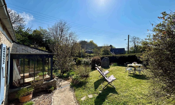 Tredrez-Locquemeau House | Pretty charming Breton cottage for 4 people