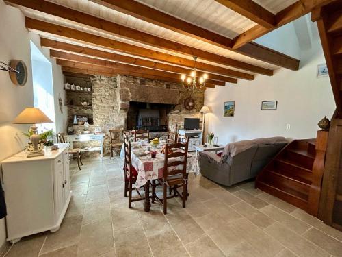 Tredrez-Locquemeau House | Pretty charming Breton cottage for 4 people