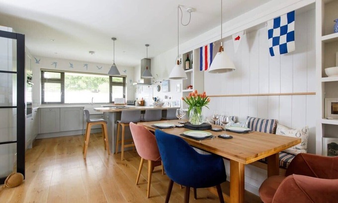 Bosham House | Pretty Coastal Home in Bosham, Close to Water