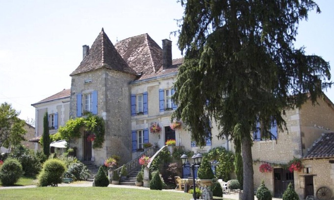 Montmoreau-Saint-Cybard House | Pretty countryside Manoir with heated pool