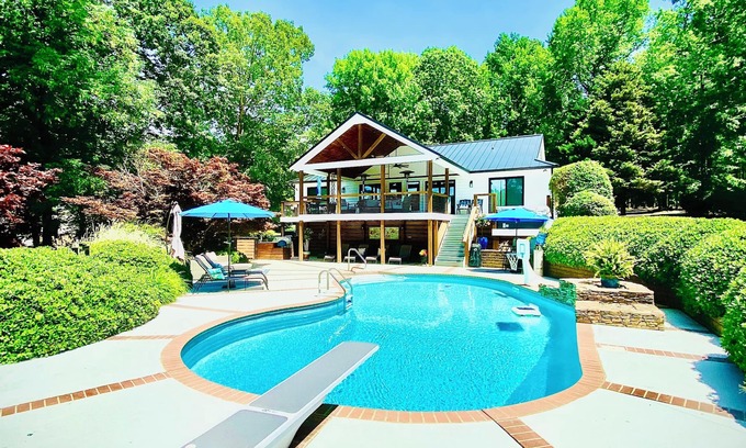 Littleton House | Pretty Creek - Your Lake Gaston Vacation Retreat! Pool and Lake Front!