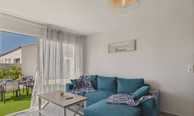 Saint-Vincent-sur-Jard Ski Chalet | Pretty house for 6 with garden