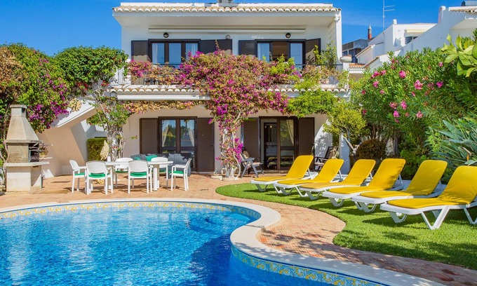 Olhos D'Agua Villa | Pretty house close to the beach and the centre of Olhos D'Agua