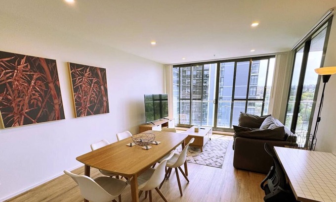 Phillip Apartment | Pretty in Phillip - 2bd 2bth Apt