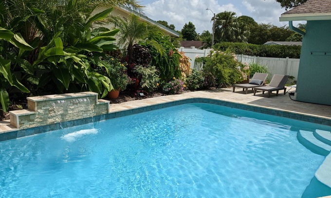 Plantation House | Pretty Pool house in Plantation