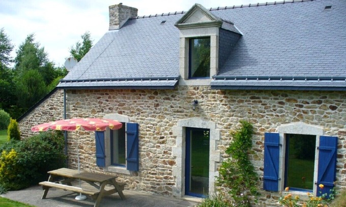Pluvigner House | Pretty, spacious house,garden + trampoline, only 25 minutes from sandy beaches