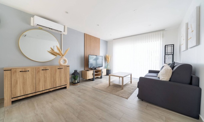 Port-de-Bouc Apartment | Pretty studio with terrace between sea and forest
